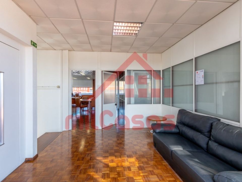L'establiment comercial a Matacaes, Lisbon - foto 3