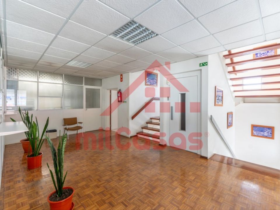 L'establiment comercial a Matacaes, Lisbon - foto 3