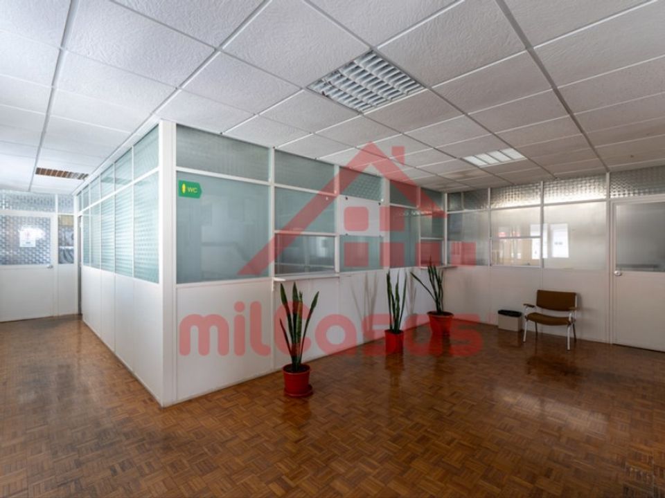 L'establiment comercial a Matacaes, Lisbon - foto 4