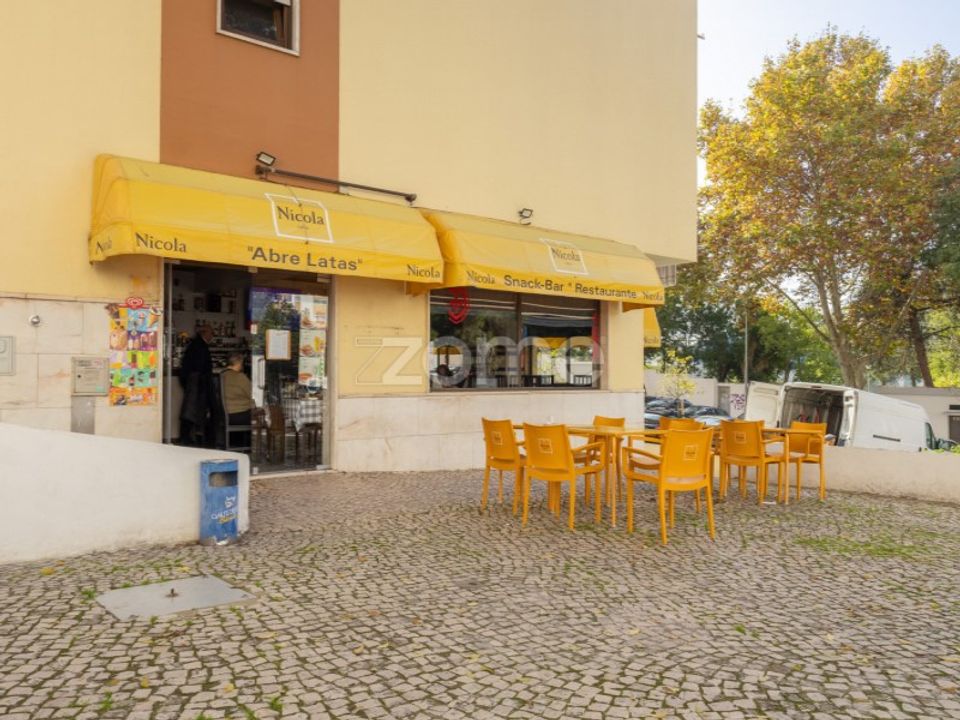 Erhvervsejendom i Carnaxide, Lisbon - foto 1