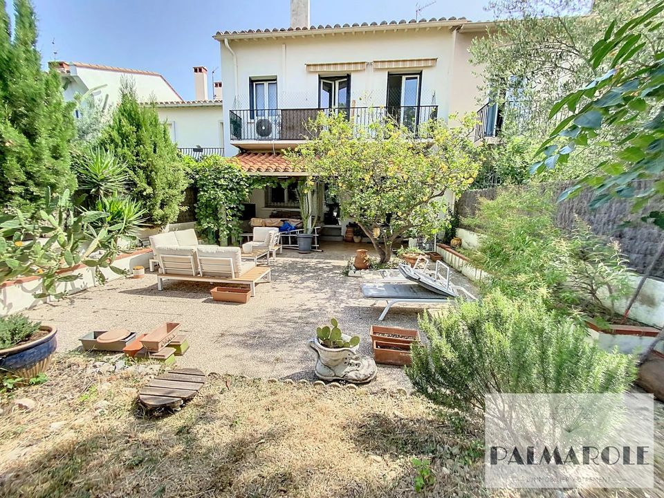 Villa in Perpignan, Pyrenees-Orientales - foto 1