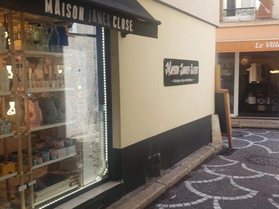 Erhvervsejendom i Antibes, Alpes-Maritimes - foto 1