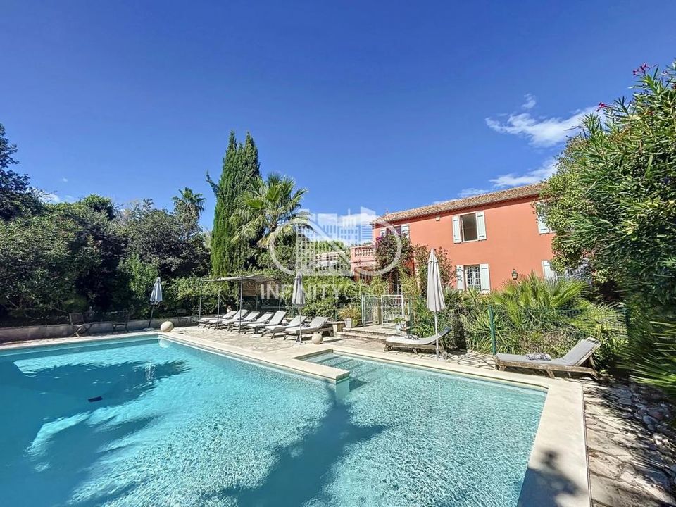 Landejendom i Antibes, Alpes-Maritimes - foto 1