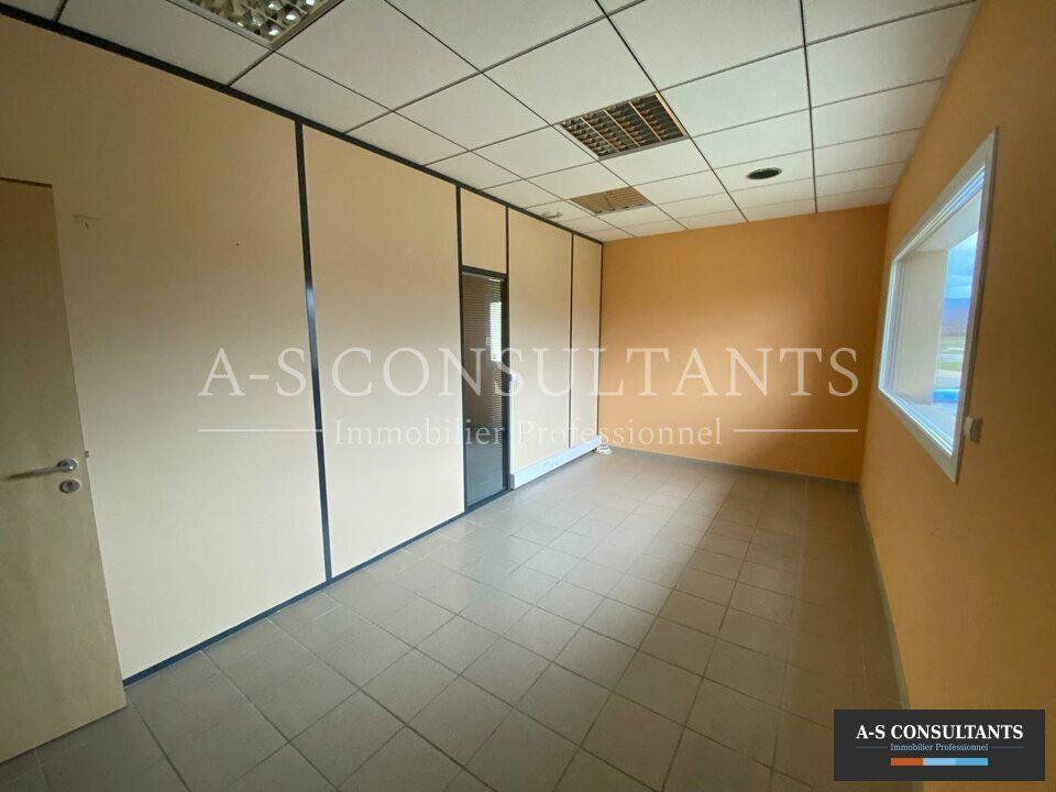 Commercial property in Chabeuil, Drome - photo 2