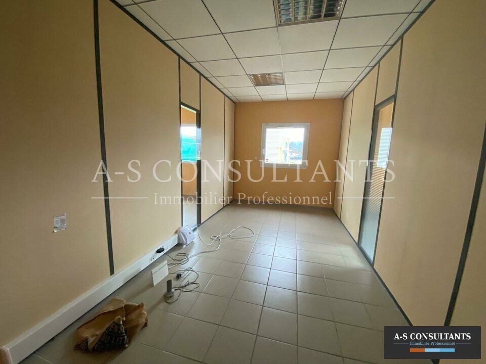 Commercial property in Chabeuil, Drome - photo 3