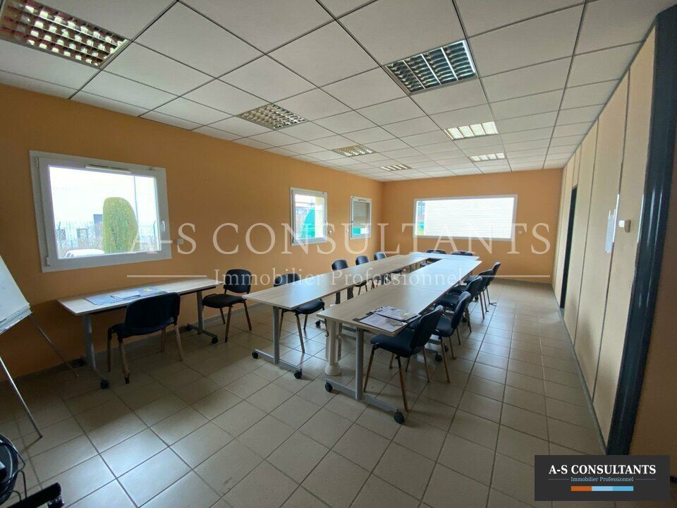 Commercial property in Chabeuil, Drome - photo 4