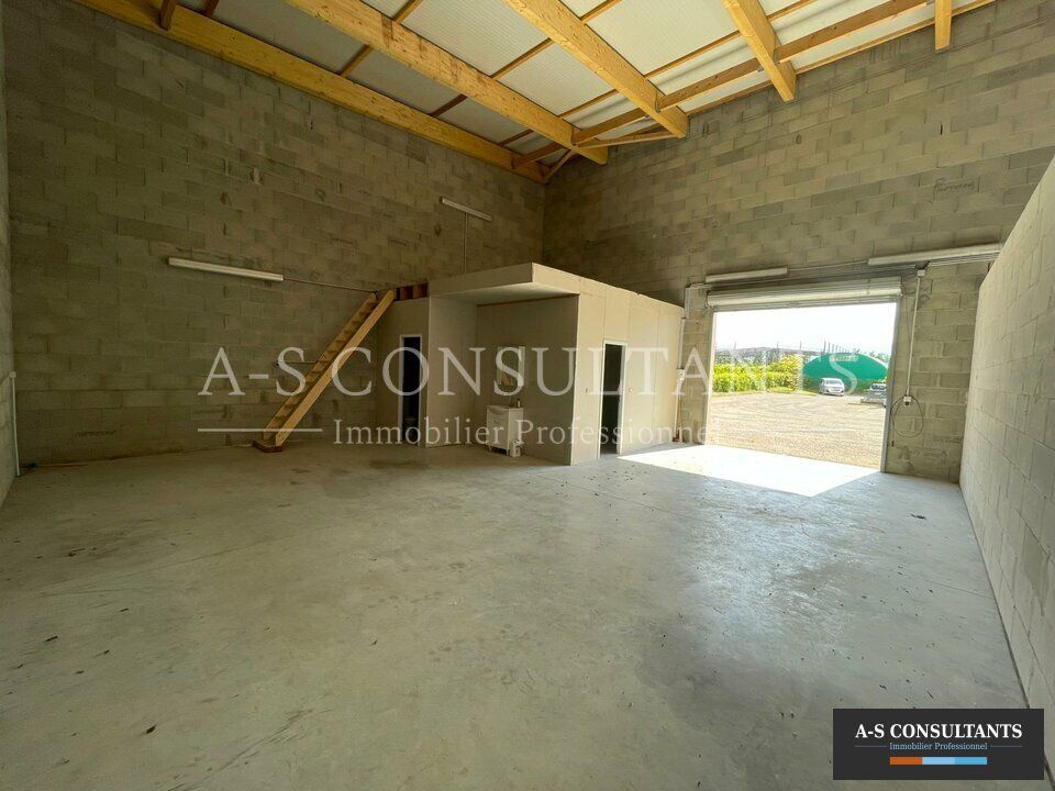 Commercial property in Chabeuil, Drome - photo 5