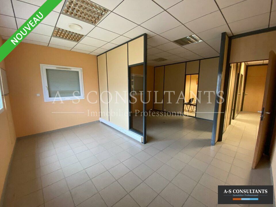 Commercial property in Chabeuil, Drome - photo 1