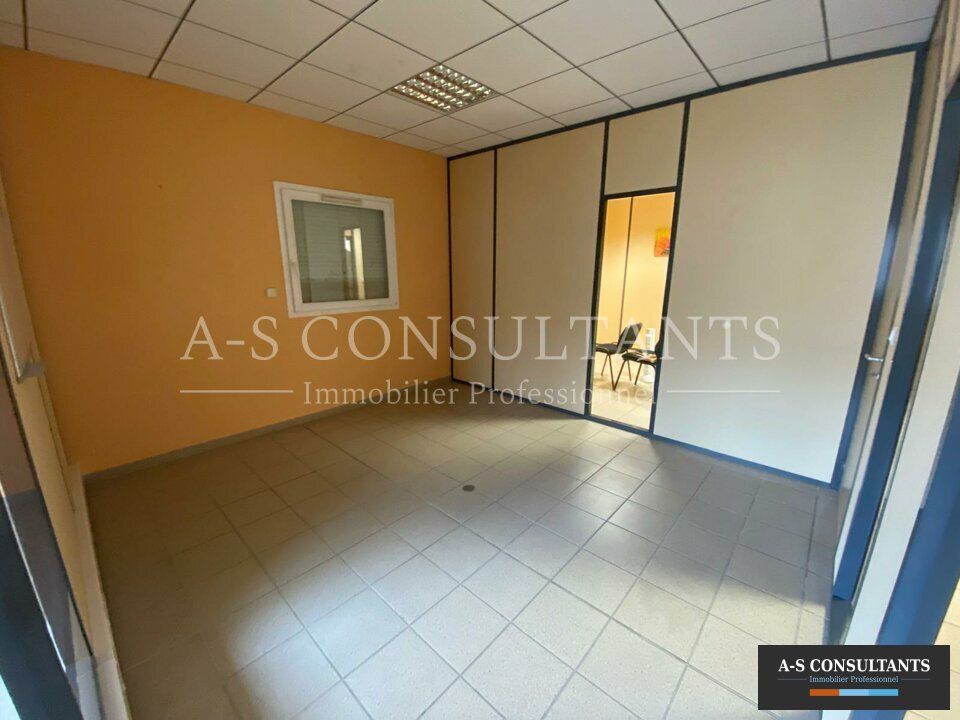 Commercial property in Chabeuil, Drome - photo 2