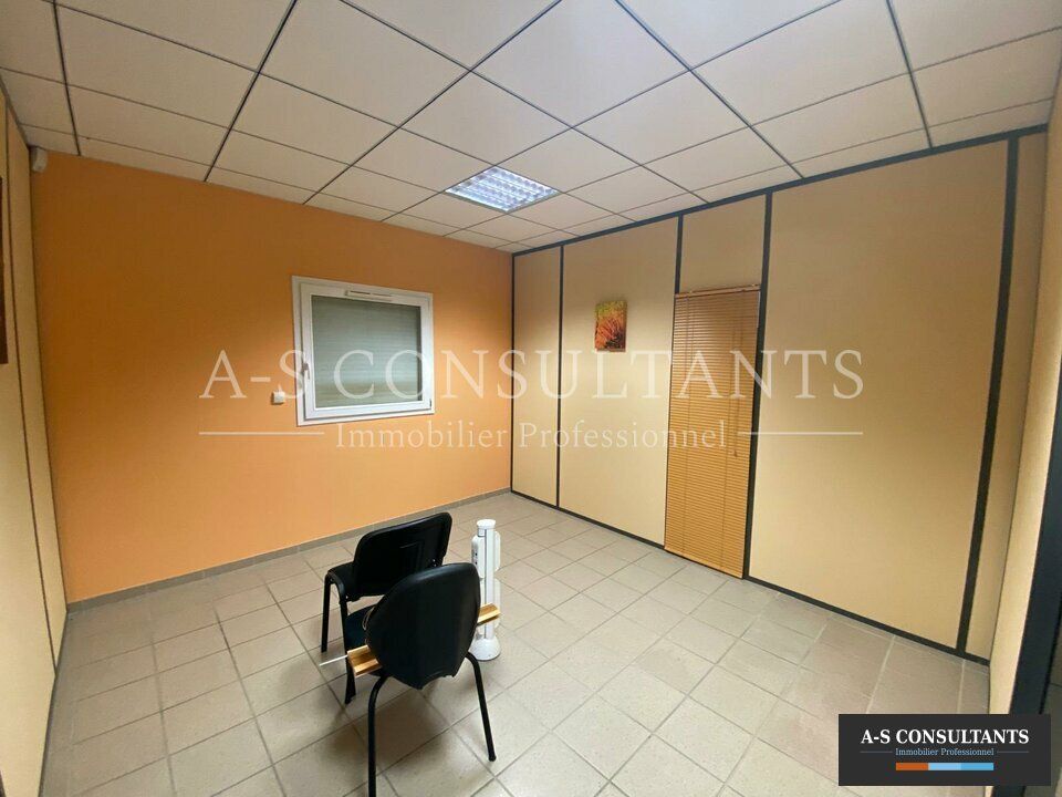 Commercial property in Chabeuil, Drome - photo 3