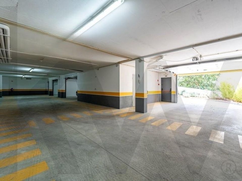 Parkeringsplads i Carcavelos, Lisbon - foto 1