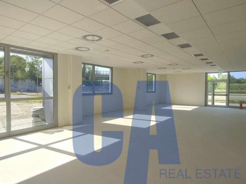 Erhvervsejendom i Cernusco sul Naviglio, Milan - foto 1