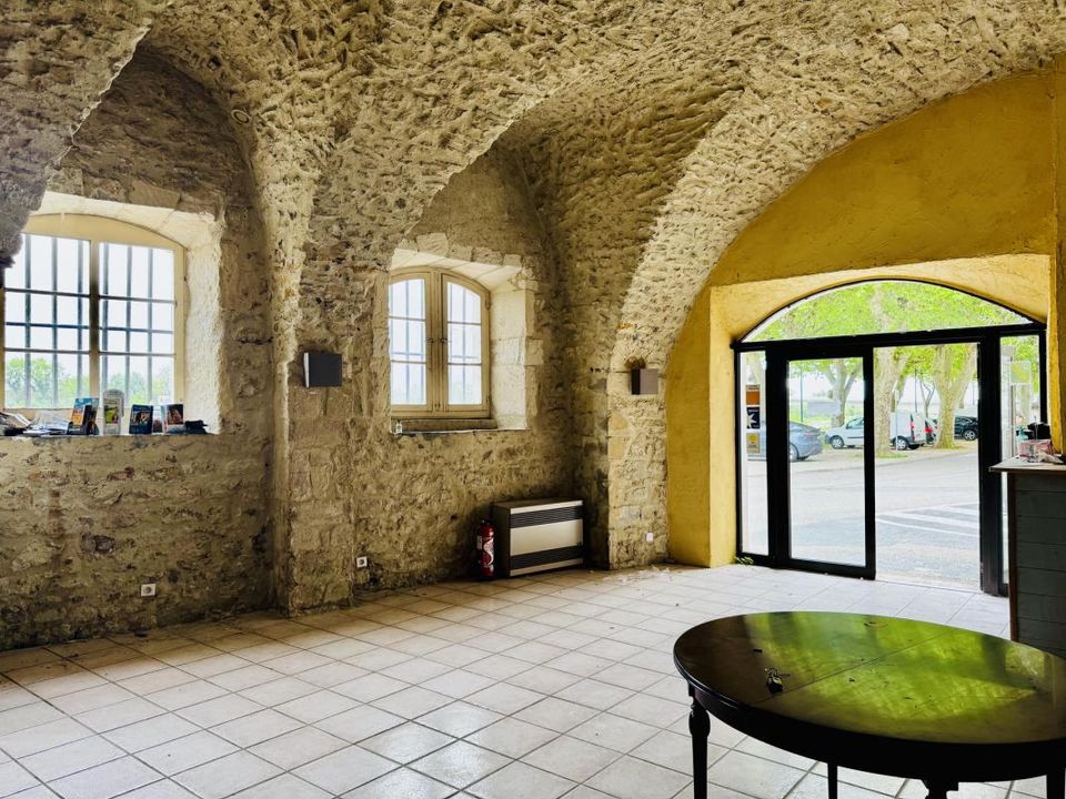 Erhvervsejendom i Bourg-Saint-Andéol, Ardeche - foto 3