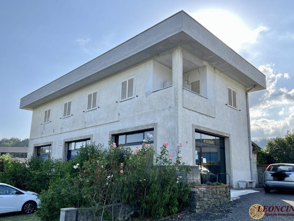 Erhvervsejendom i Pontremoli, Massa and Carrara - foto 1