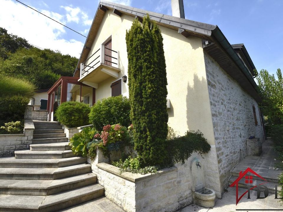 Landsbyhus i Pompierre-sur-Doubs, Doubs - foto 1