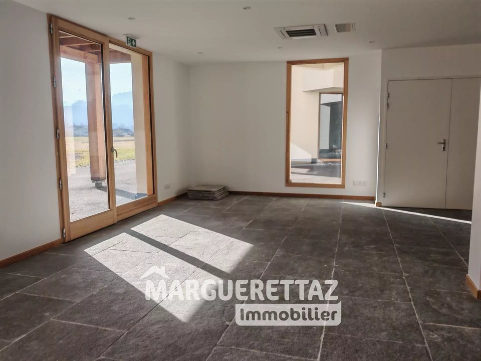 Erhvervsejendom i Taninges, Haute-Savoie - foto 1