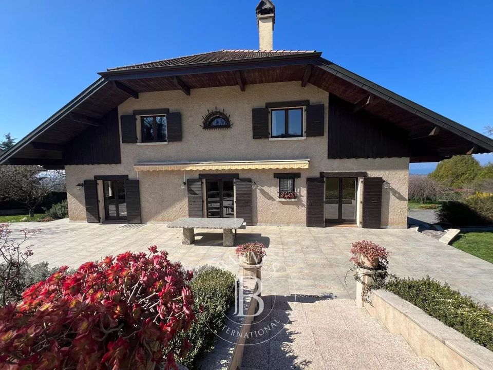 Villa i Thonon-les-Bains, Haute-Savoie - foto 1