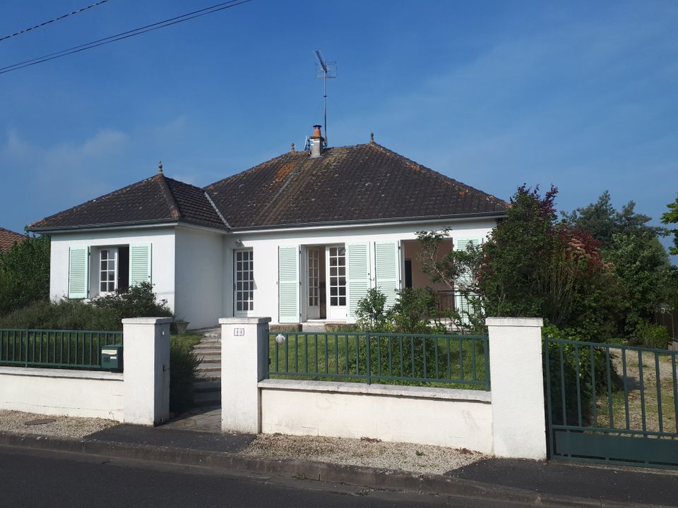 Villa in Les Ormes, Vienne - foto 1