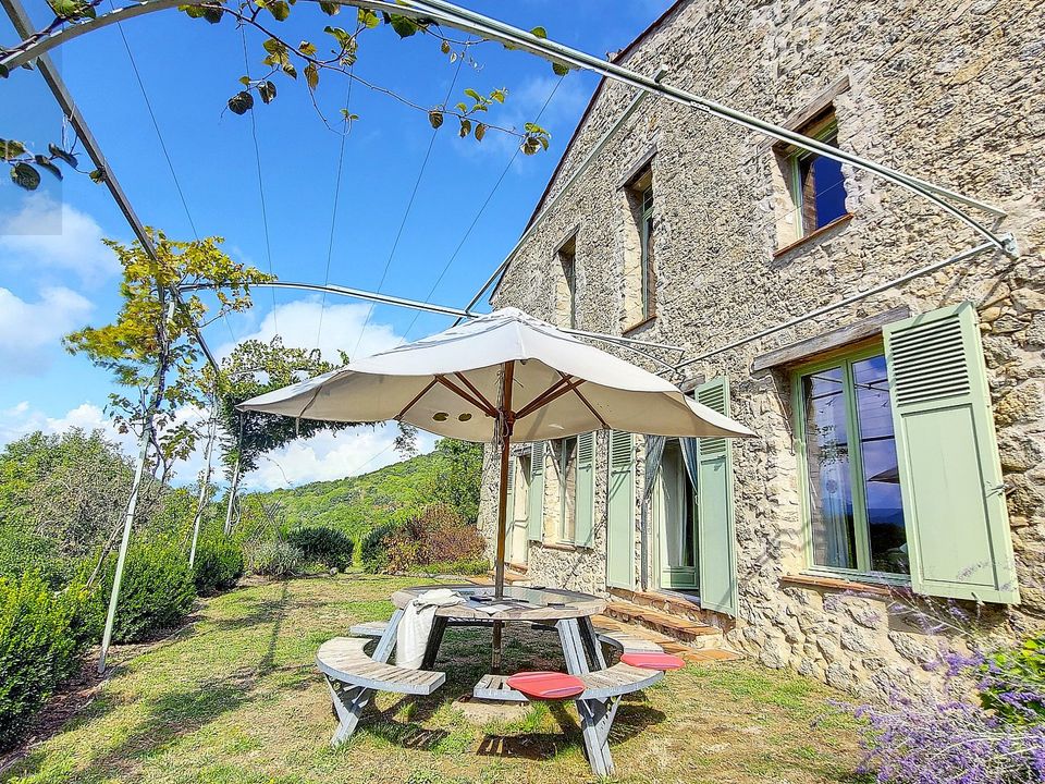 Villa i Saint-Laurent-de-Cerdans, Pyrenees-Orientales - foto 1