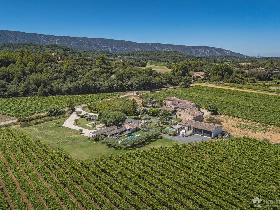 Villa in Menerbes, Vaucluse - foto 1