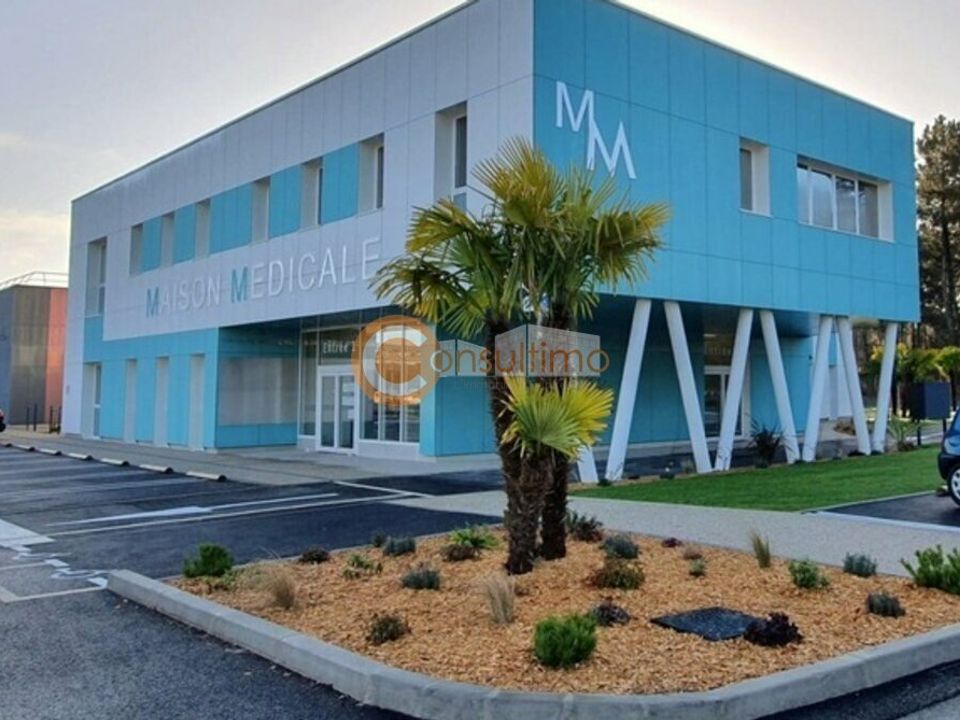 Erhvervsejendom i Le Pian-Medoc, Gironde - foto 1