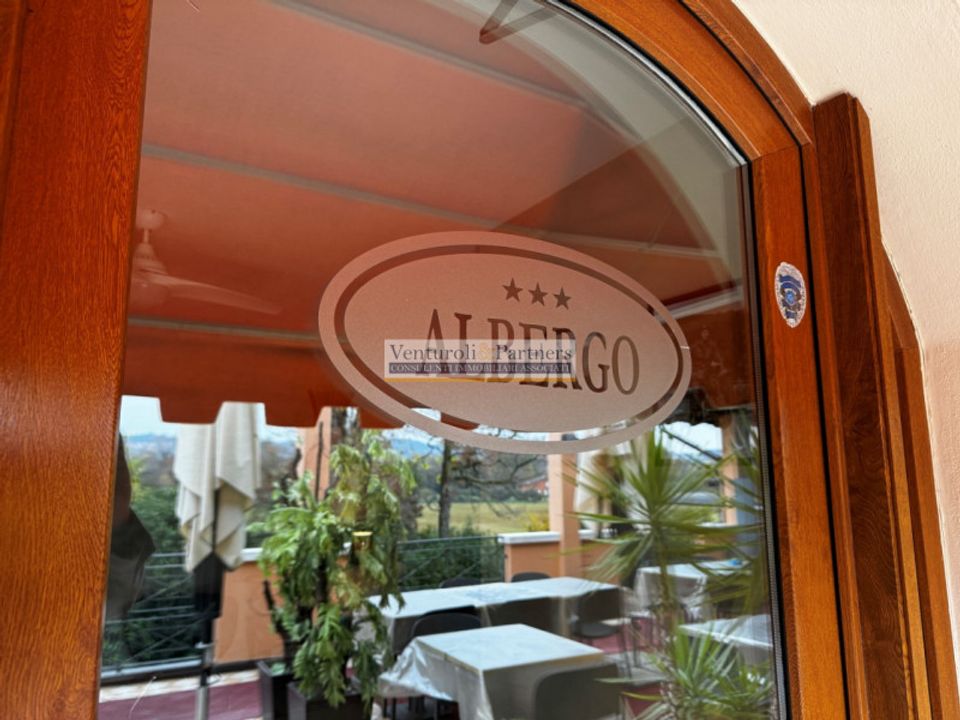 Erhvervsejendom i Moniga del Garda, Brescia - foto 1