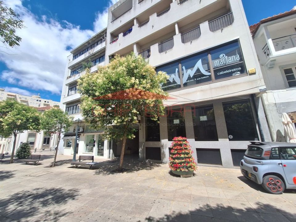 Erhvervsejendom i Braganca, Braganca - foto 1
