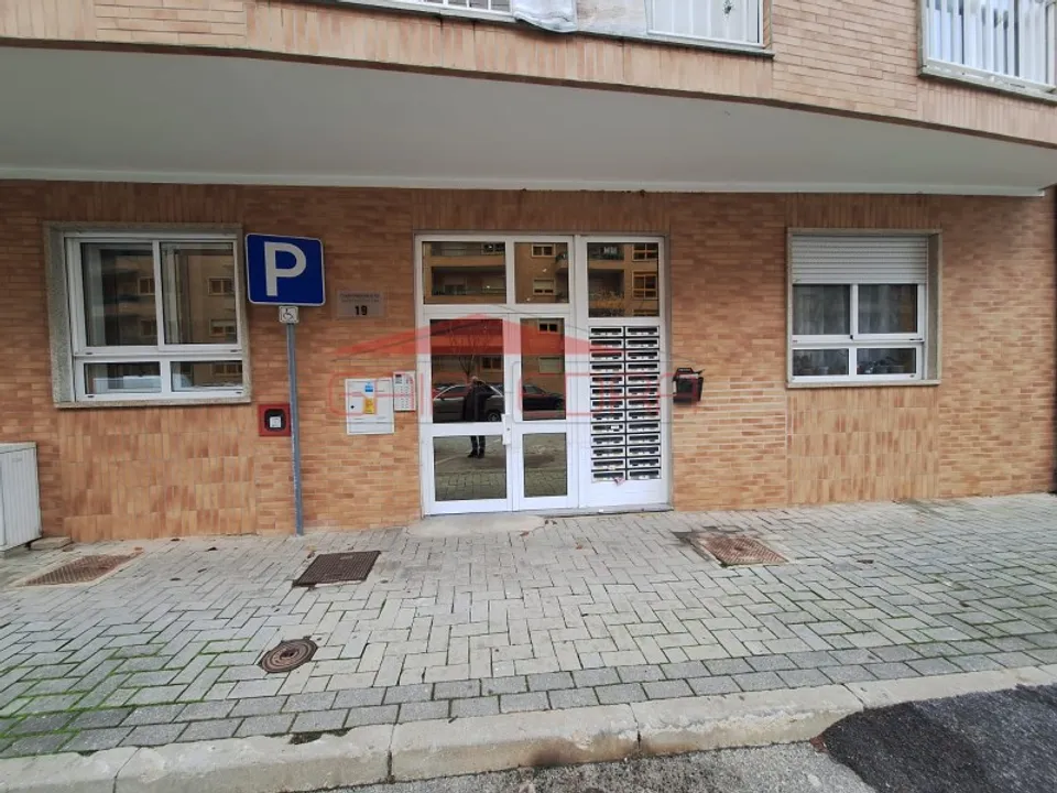 Garage i Braganca, Braganca - foto 2