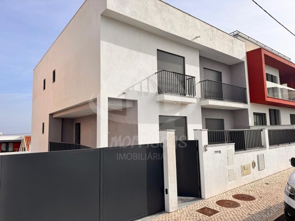 Byhus i Santa Iria de Azoia, Lisbon - foto 1