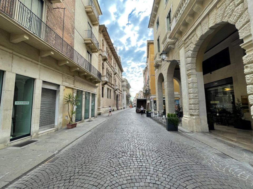 Erhvervsejendom i Vicenza, Vicenza - foto 1