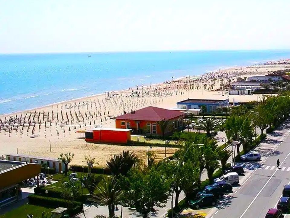Erhvervsejendom i Alba Adriatica, Teramo - foto 1