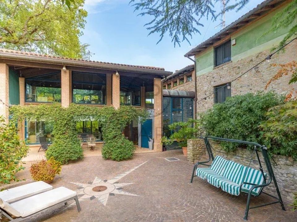 Villa i Castel San Pietro Terme, Bologna - foto 1
