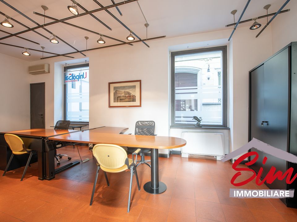 L'establiment comercial a Novara, Novara - foto 1