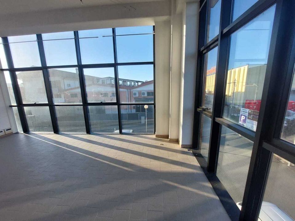 Erhvervsejendom i Sarzana, La Spezia - foto 4