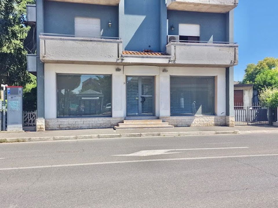 Erhvervsejendom i Cesena, Forli-Cesena - foto 1