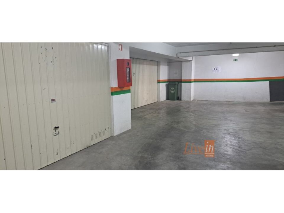Garage i Rio de Mouro-Estacao, Lisbon - foto 1
