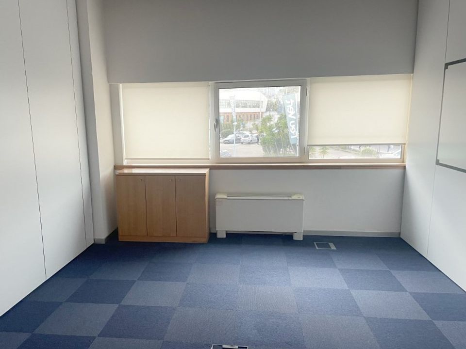 L'establiment comercial a Carnaxide, Lisbon - foto 4