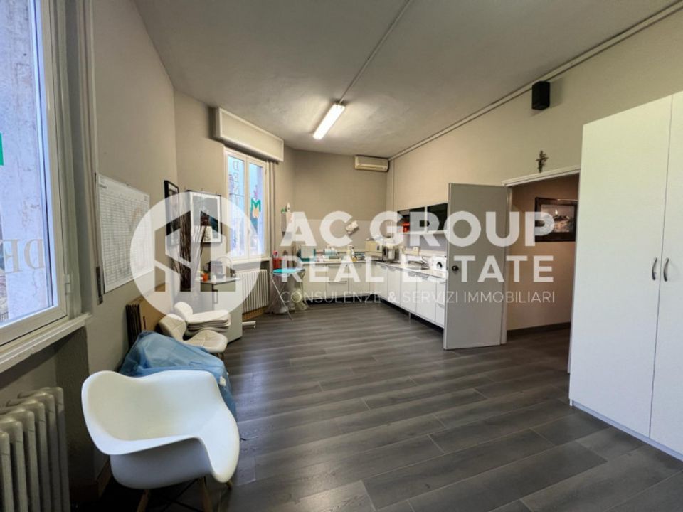 Propiedad comercial en Saronno, Varese - foto 1