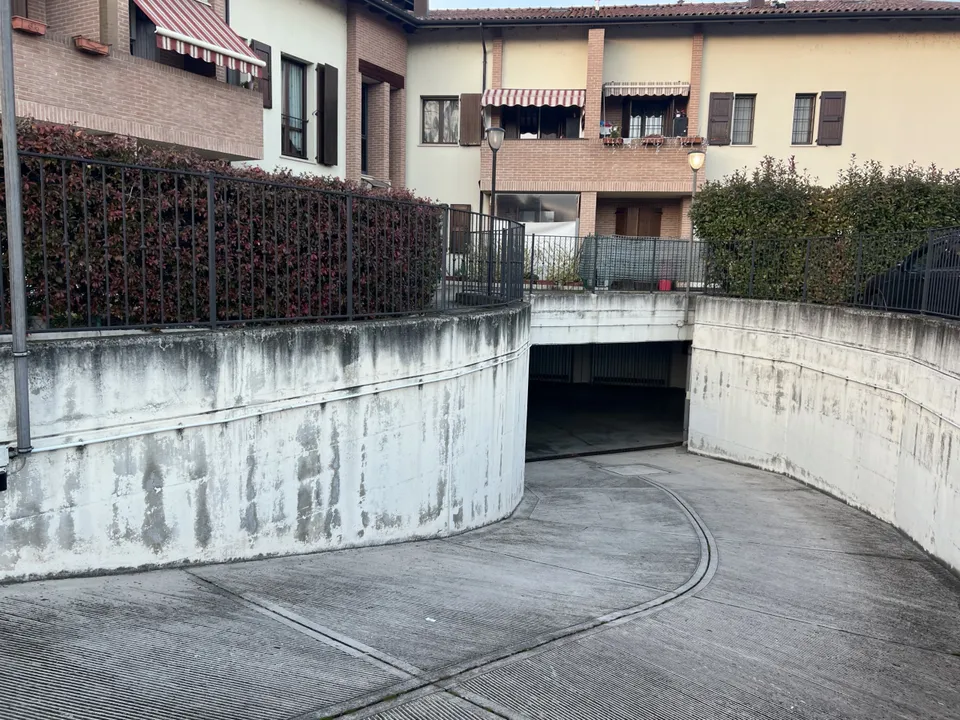 Garasje i Valsamoggia, Bologna - bilde 1