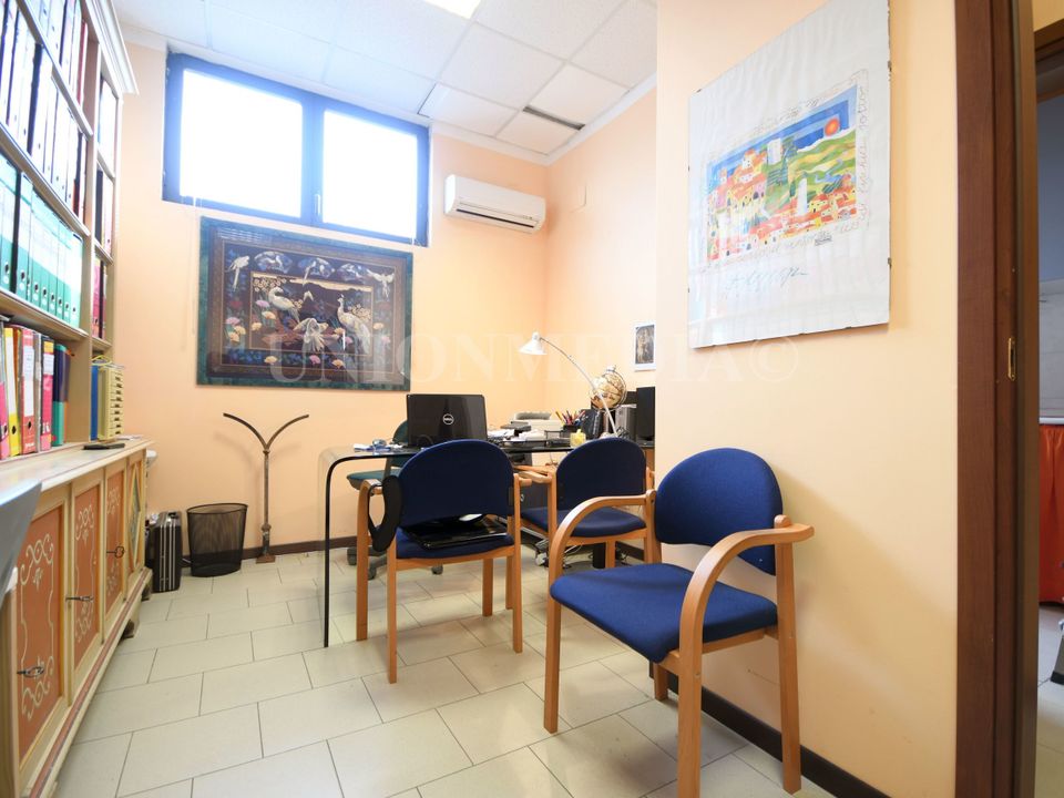 Erhvervsejendom i Sarzana, La Spezia - foto 1