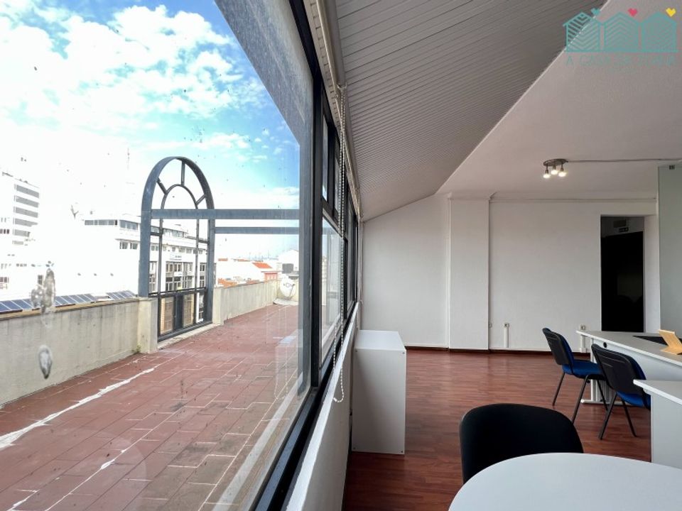 Erhvervsejendom i Aveiro, Aveiro - foto 1