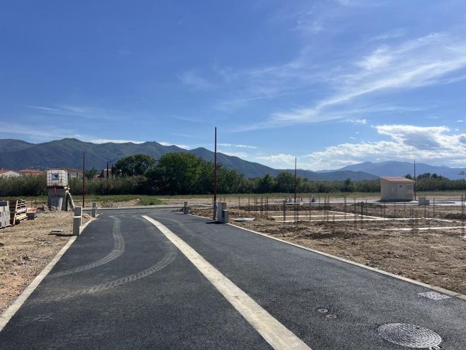Helårsgrund i Brouilla, Pyrenees-Orientales - foto 1