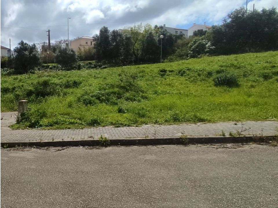 Helårsgrund i Camarate, Lisbon - foto 2