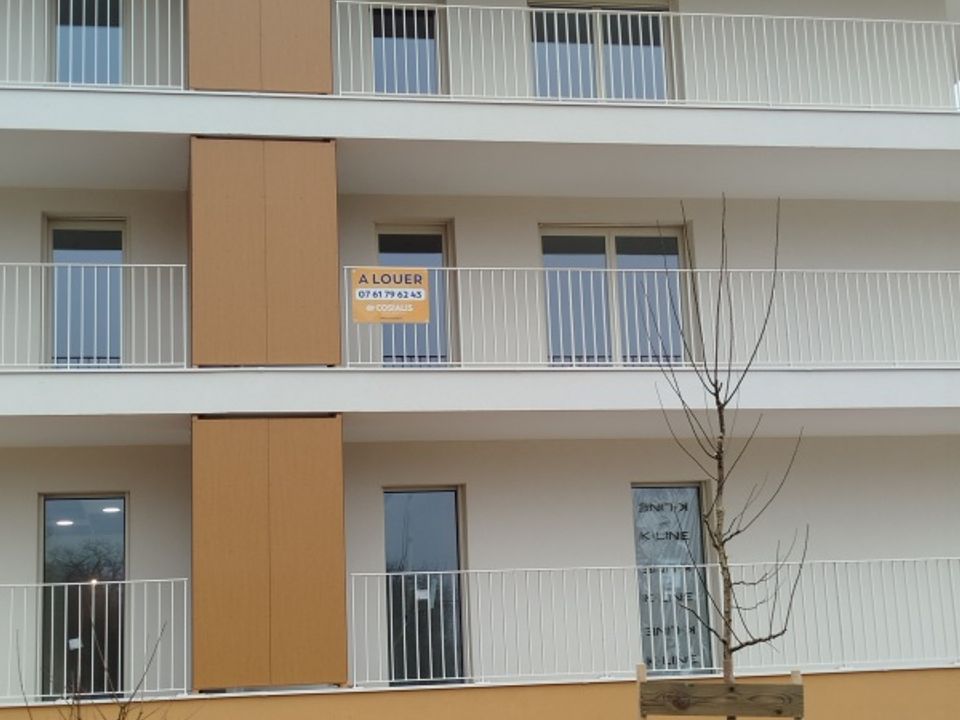 Espai d'estacionament a LArbresle, Rhone - foto 1