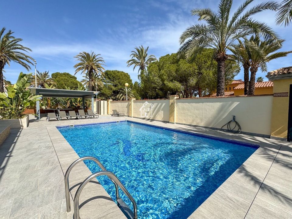 Villa in Cabo Roig, Alicante - photo 3