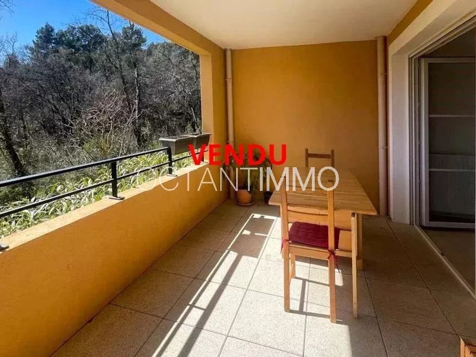 Lejlighed i Roquefort-les-Pins, Alpes-Maritimes - foto 1