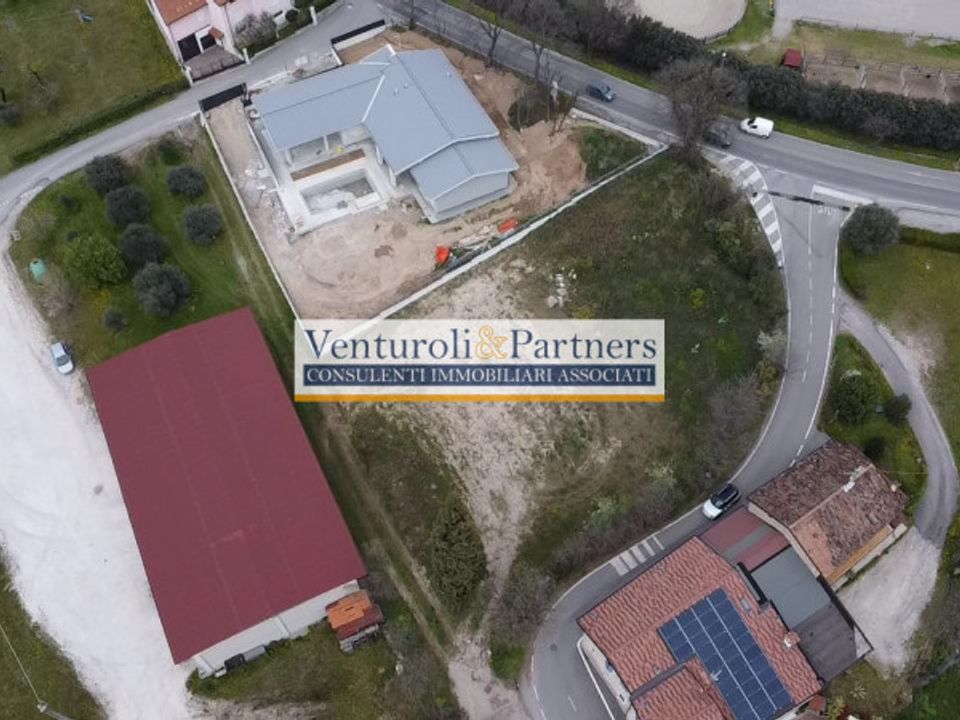 Helårsgrund i Lonato del Garda, Brescia - foto 1