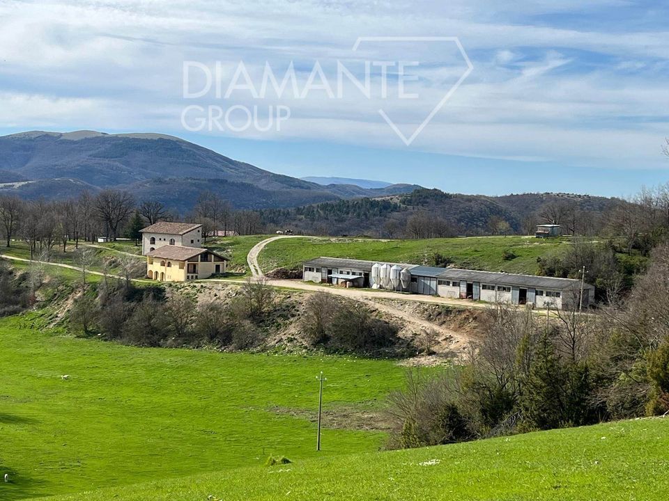 Gård i Sellano, Perugia - bilde 1
