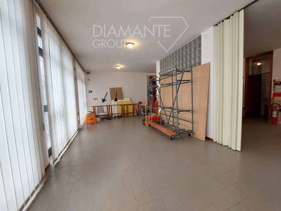 L'establiment comercial a Passignano Sul Trasimeno, Perugia - foto 1