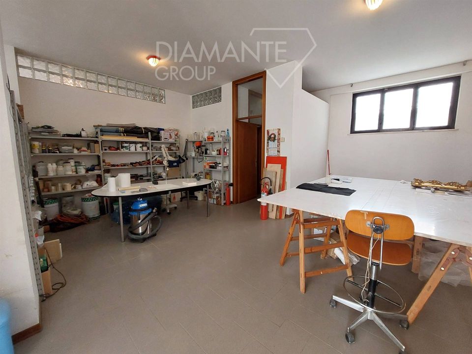 L'establiment comercial a Passignano Sul Trasimeno, Perugia - foto 3